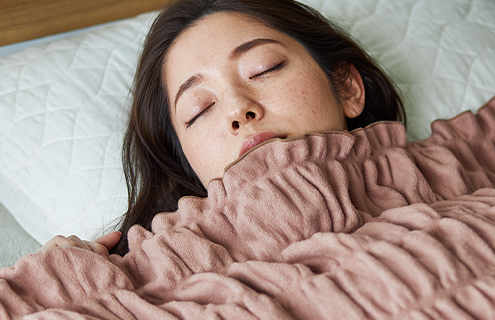 肌に触れる部分は、綿100%。