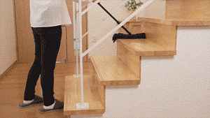 段差や家具の隙間も手軽におそうじできるダスキンフロアモップ1